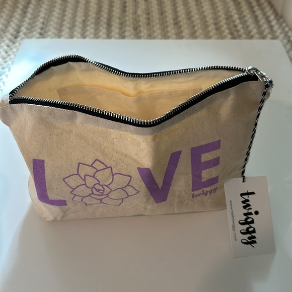 Twiggy Hawaii LOVE Canvas Pouch - Picture 5 of 6